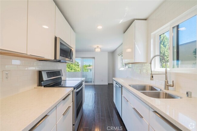 Building Photo - 1601 Veteran Ave Unit 301-301 Rental