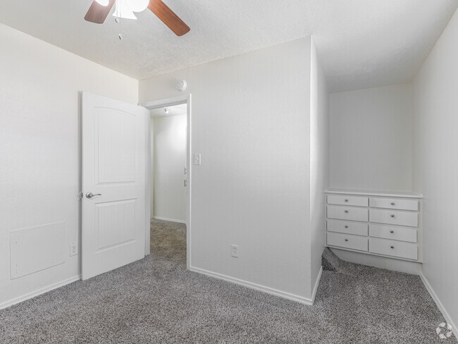 2BD, 1.5BA - 830SF - Townhouse - Guest Bedroom
