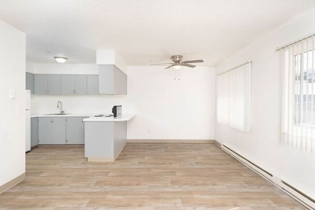 Building Photo - 1 bedroom unit close to downtown Gresham!! Rental
