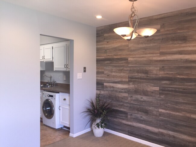 Diningroom looking into kitchen