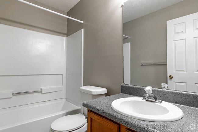1BR, 1BA - 928SF (Type C) - Bathroom