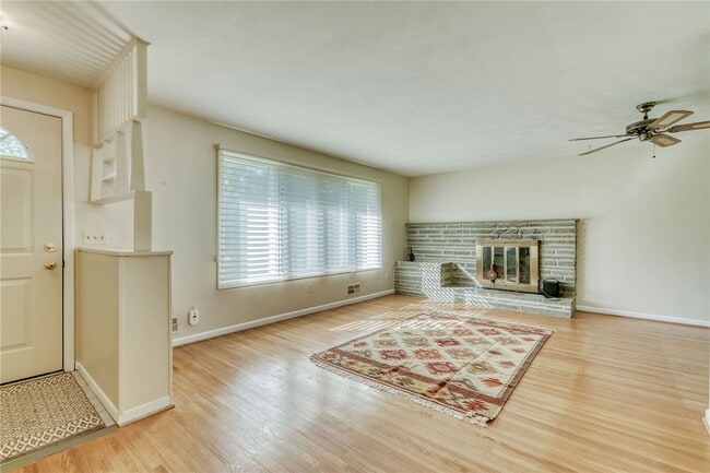 Photo - 241 Willowcrest Dr