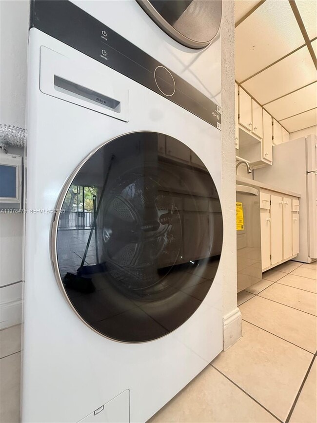 Building Photo - 7949 SW 104th St Unit 213-D