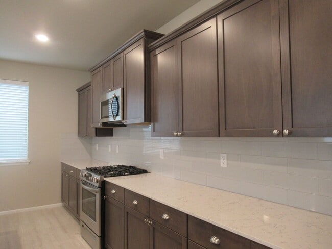 Photo - Large 5 bedroom, 2.75 bath home in Covington