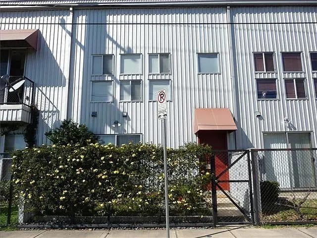 Building Photo - 908 Ruthven St