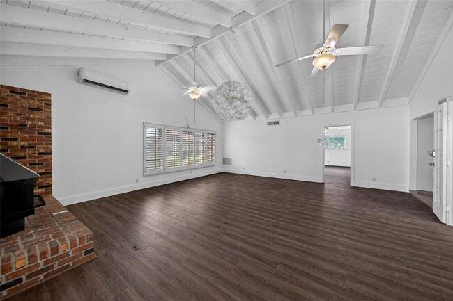 Photo - 6852 Skyline Dr