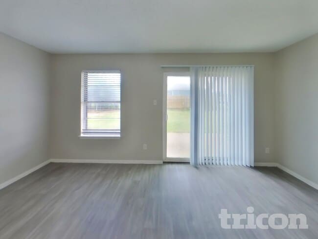 Photo - 1721 Oak Tree Dr