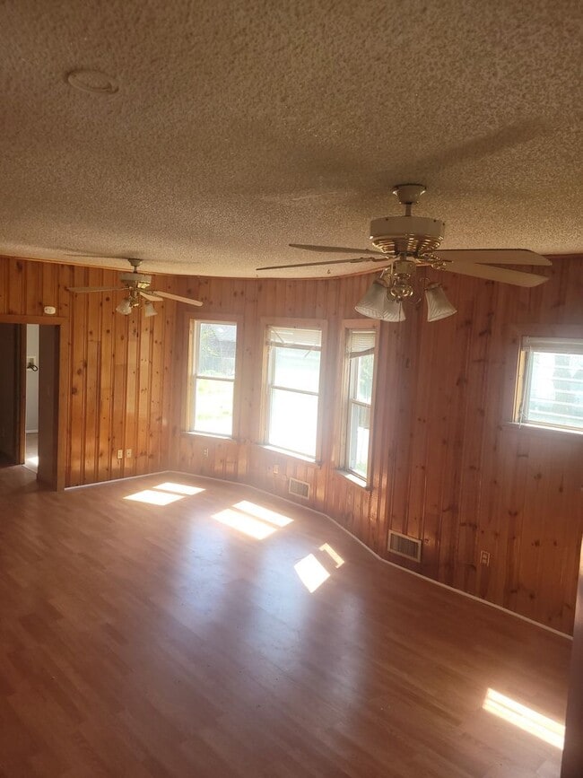Photo - Spacious 3-Bedroom, 1-Bath Townhouse in Millville