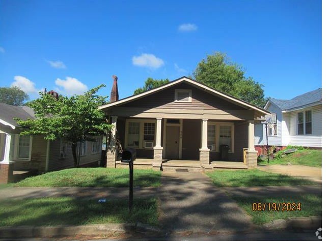 Building Photo - 704 Goodwin Ave Rental