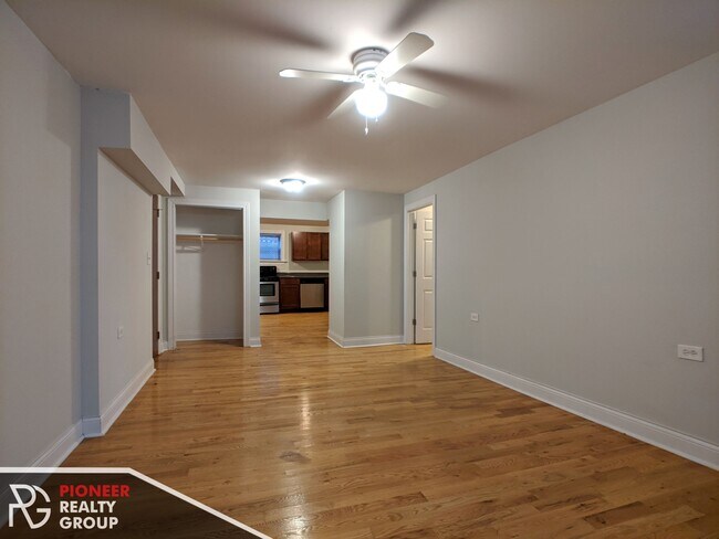 Photo - 1126 W Oakdale Ave Unidad 1125-GDNN