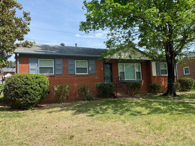Building Photo - --  AVAILABLE IMMEDIATELY  -- 3 BR / 1 BA West End Home, Fenced in Backyard. Available Immediately!