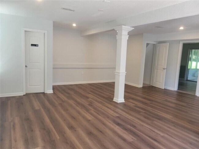 Photo - 487 Arbour Run