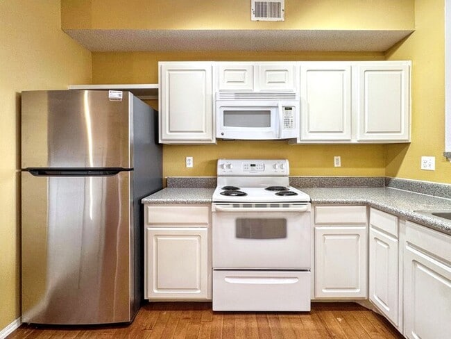 Photo - 2016 Oxford Ln