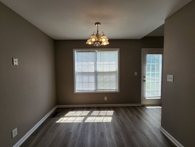 Photo - $1700 - 3 Beds 2 Bath + Bonus Room