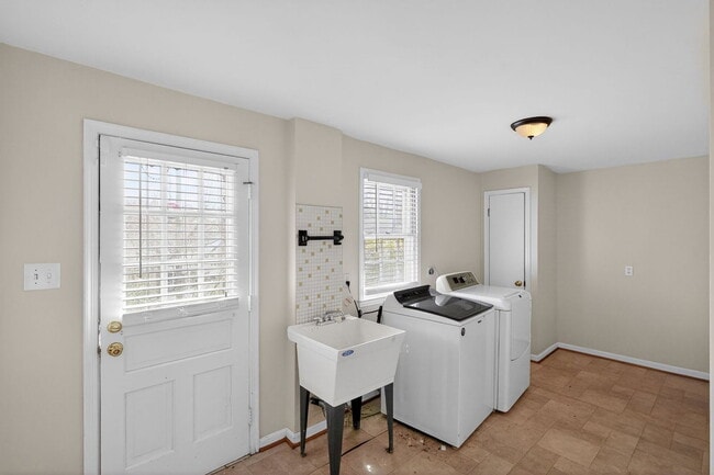 Photo - 12203 Westview Dr