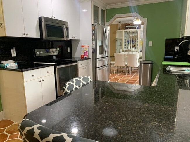 Photo - 1283 Larch Way