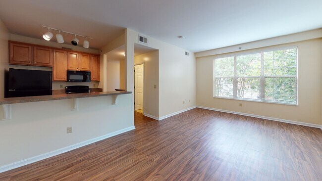 18 S Poplar, Uptown Oxford