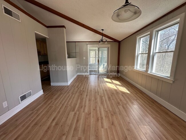 Photo - 45 Leitch Dr Unit A 1/2