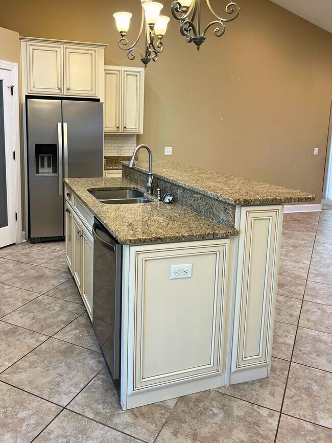 Photo - 4/2 with access to amenities, close to base!!