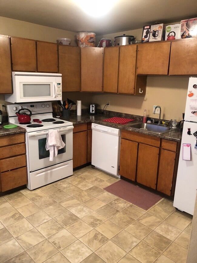 Spacious kitchen - 1704 6th Ave S Apartments Unit 3