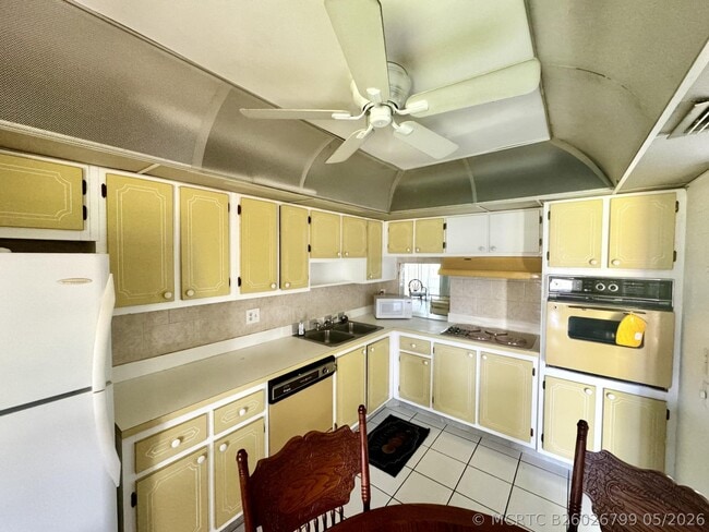 Photo - 5725 Fernley Dr E