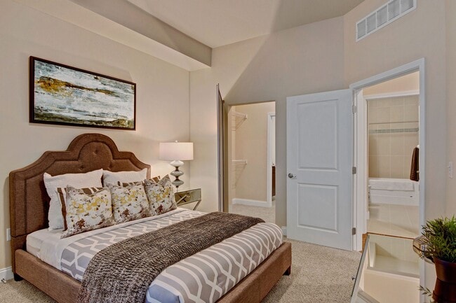 4800 Excelsior Vaulted Ceilings in Master Bedroom - 4800 Excelsior