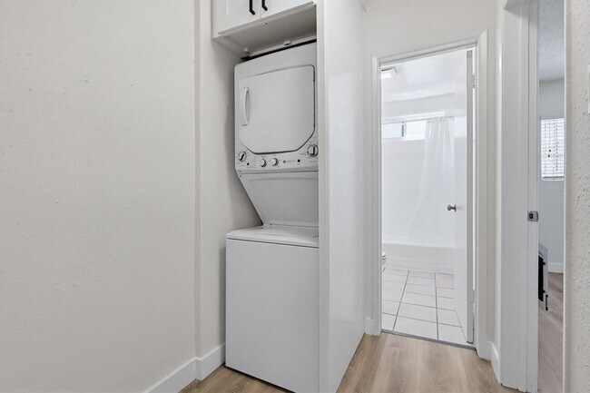 Photo - Hyde Park Living – Steps to Transit, Parks & Crenshaw!