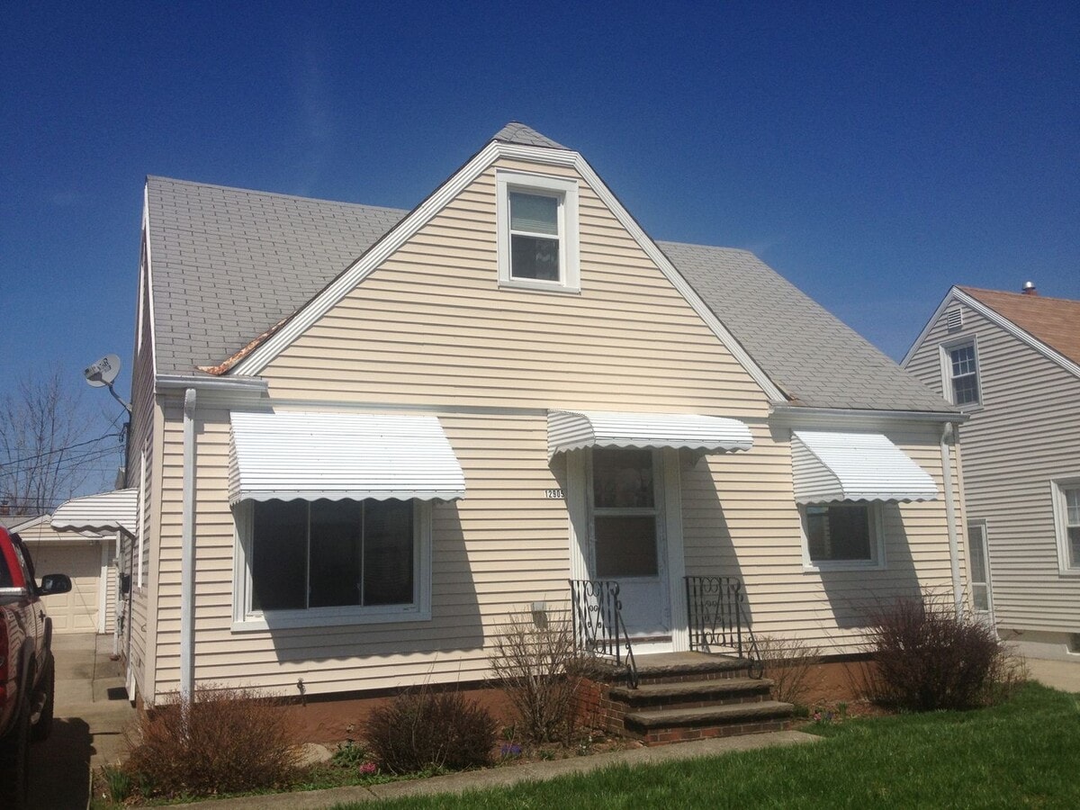 Photo - 12905 York Blvd