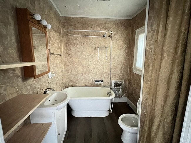 Photo - 1806 Johnson St