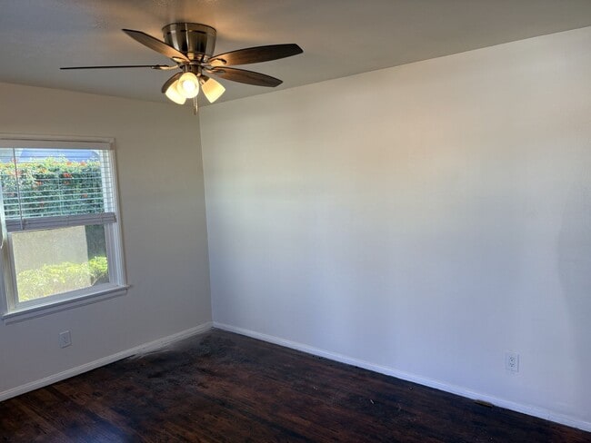 Photo - 582-582-582-582 McIntosh St Unidad 582