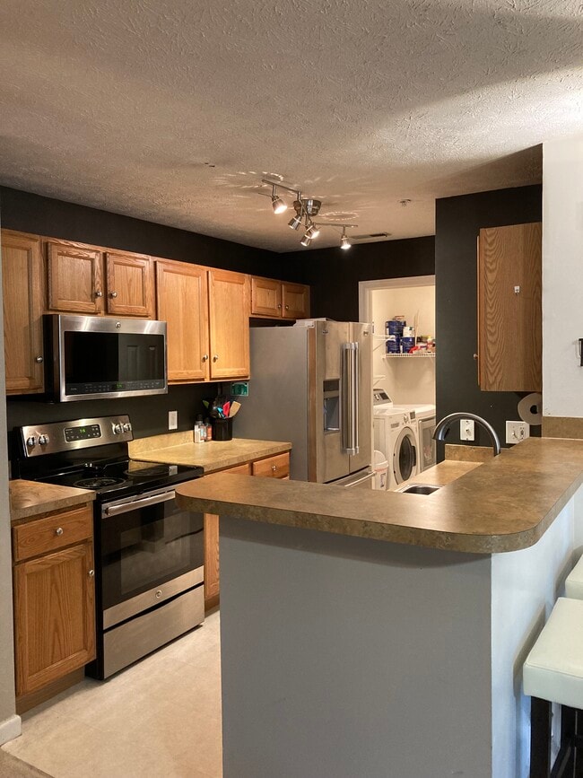 Building Photo - 14829 Lenox Dr Unit Lenox