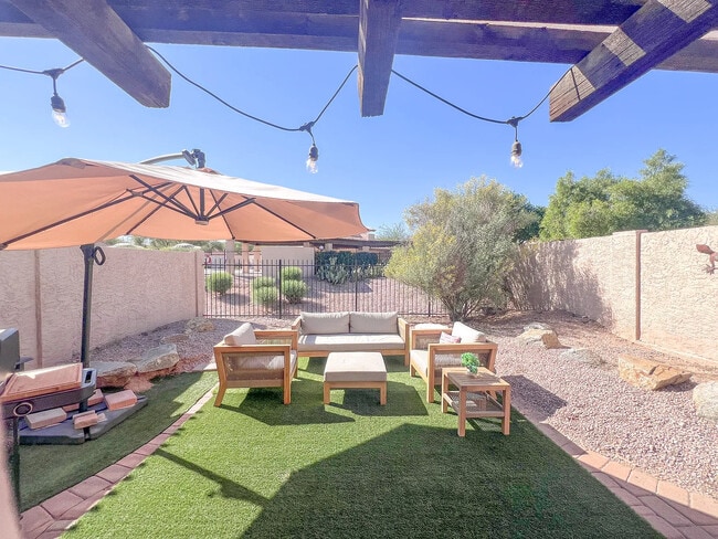 Building Photo - 1702 N Ventura Ln