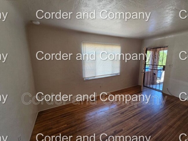 Photo - 213-1213 Adams St NE