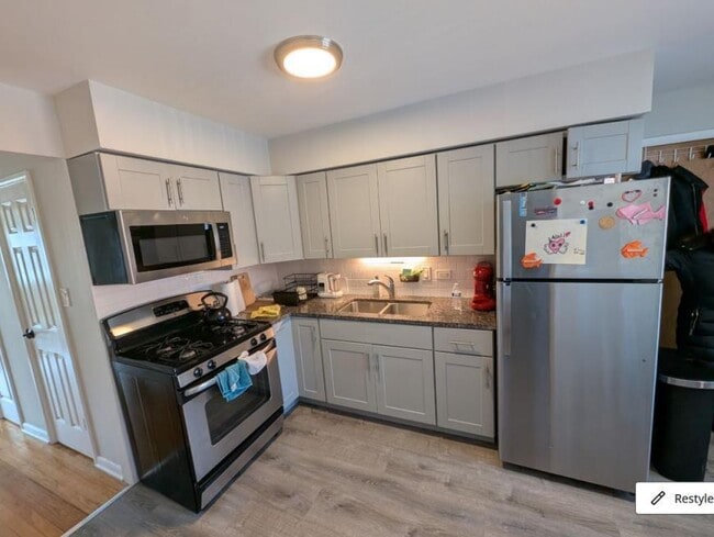Building Photo - 2 bedroom in Schiller Park IL 60176 Unit 2E
