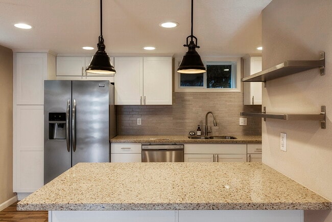 Building Photo - 3384 SE Gladstone St Unit B