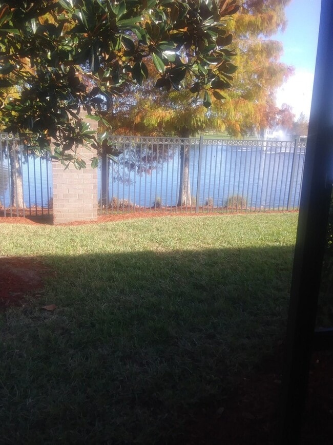 Photo - 3 Bedroom, 2.5 bath in Waterford Lakes ...