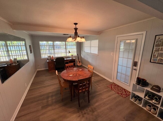 Photo - 126 W Lee St