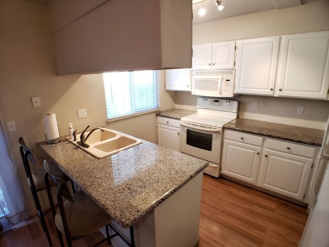 Photo - 1048 Josephine St