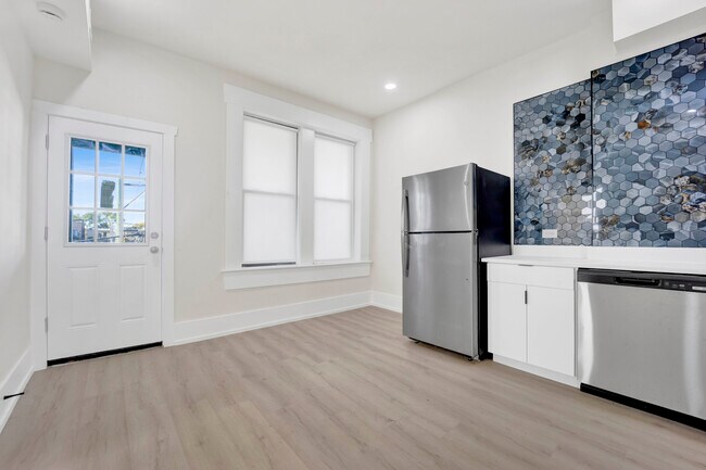 Photo - 944 N Damen Ave Unit 1R