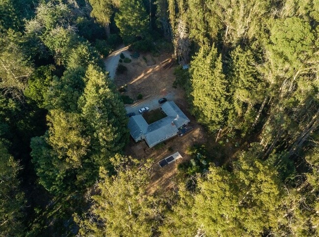 Building Photo - 221 Gillette Rd