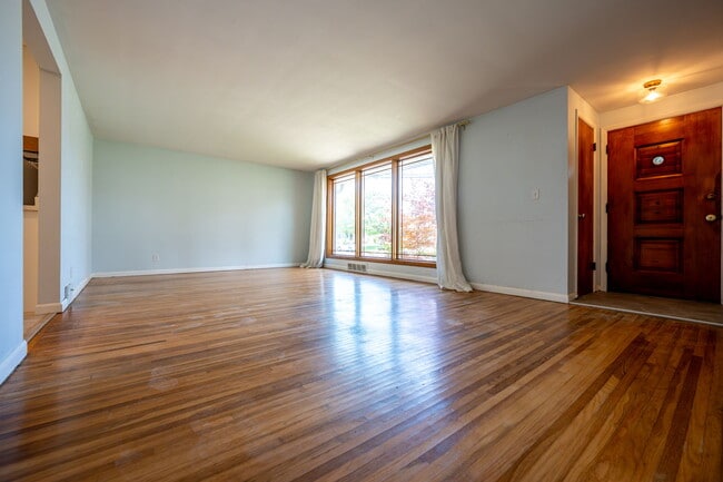 Photo - 1158 Woodstock Ave