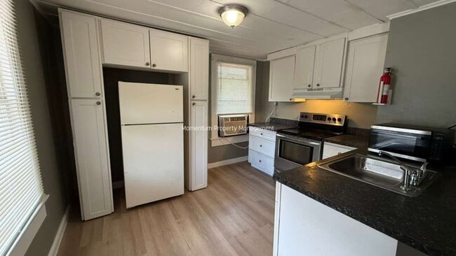 Building Photo - Beautiful, Freshly Renovated 2 Bedroom- Move in Ready!!! Unit 8118 N Alaska St