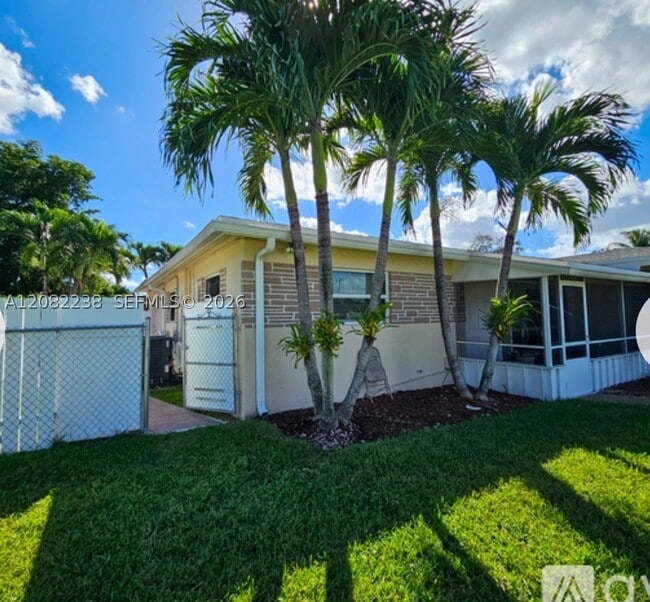 Building Photo - 6800 SW 9th St Unit B