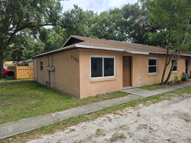 Building Photo - READY TO MOVE IN 2 BD/1 BA DUPLEX