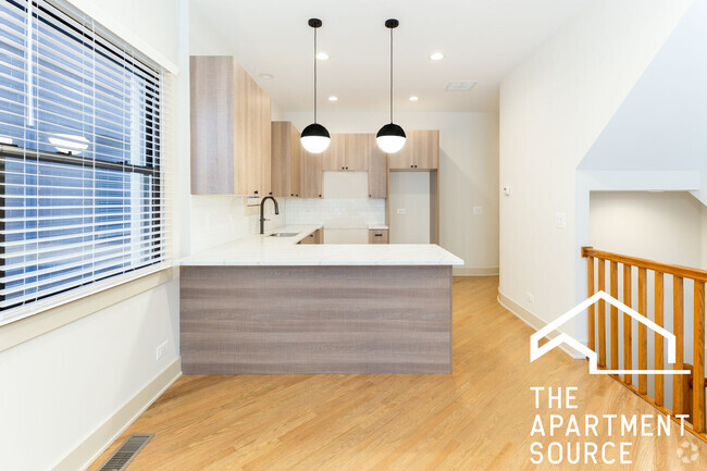 Building Photo - 1326 W Diversey Pkwy Unit 1 Rental