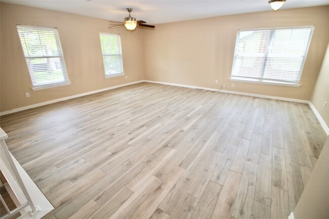 Photo - 612 E Castle Harbour Dr