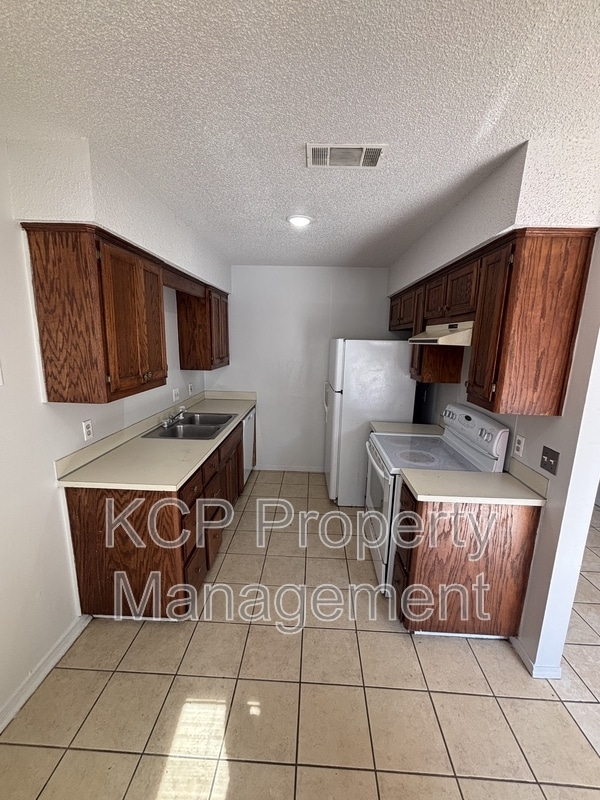 Photo - 336 W Dogwood St