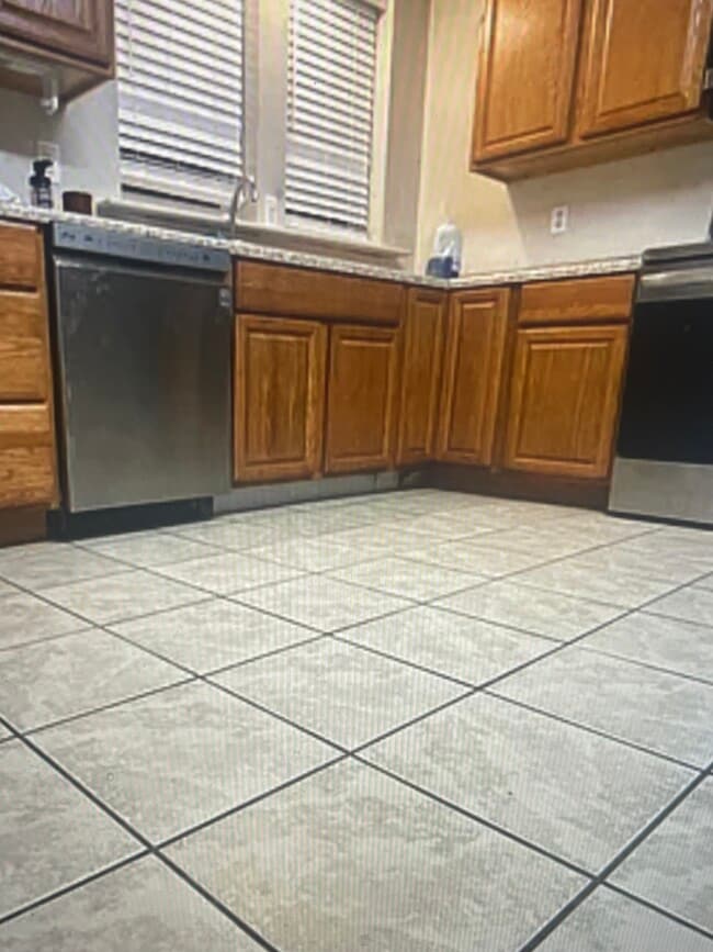 Photo - 1573 Mary St