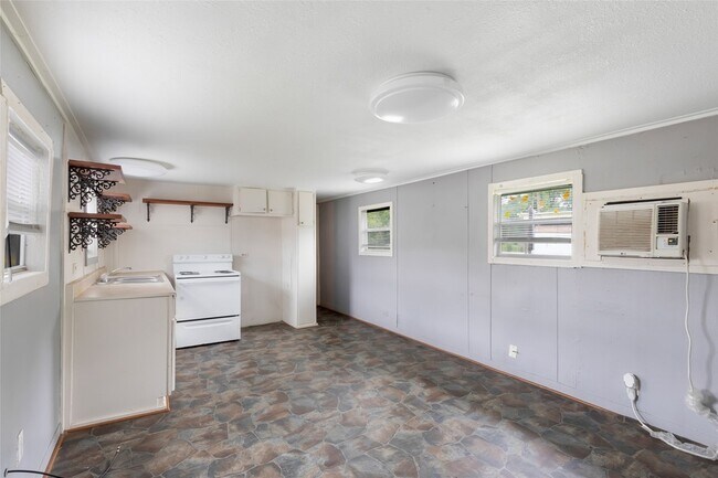 Photo - 10821 TX-150 Unit 19