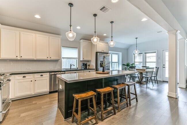 Photo - 1316 Graham Trace Ln